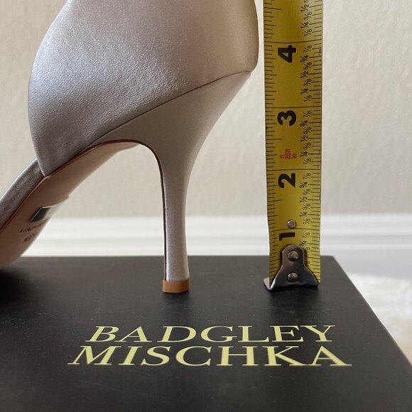 Badgley Mischka Salsa D’Orsay Pump in silver satin, size 10 - Picture 15 of 15